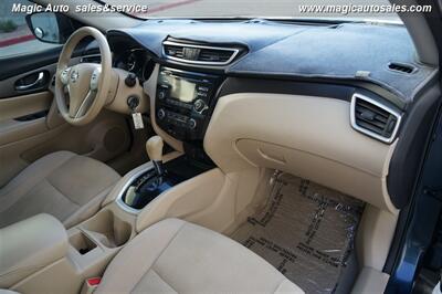 2014 Nissan Rogue SV   - Photo 13 - Phoenix, AZ 85034