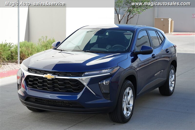 2024 Chevrolet Trax LS - Photo 1 - Phoenix, AZ 85034