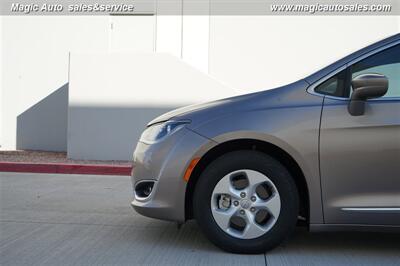 2017 Chrysler Pacifica Touring-L Plus   - Photo 8 - Phoenix, AZ 85034