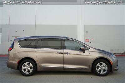 2017 Chrysler Pacifica Touring-L Plus   - Photo 10 - Phoenix, AZ 85034