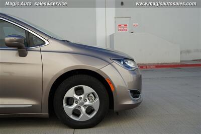 2017 Chrysler Pacifica Touring-L Plus   - Photo 12 - Phoenix, AZ 85034