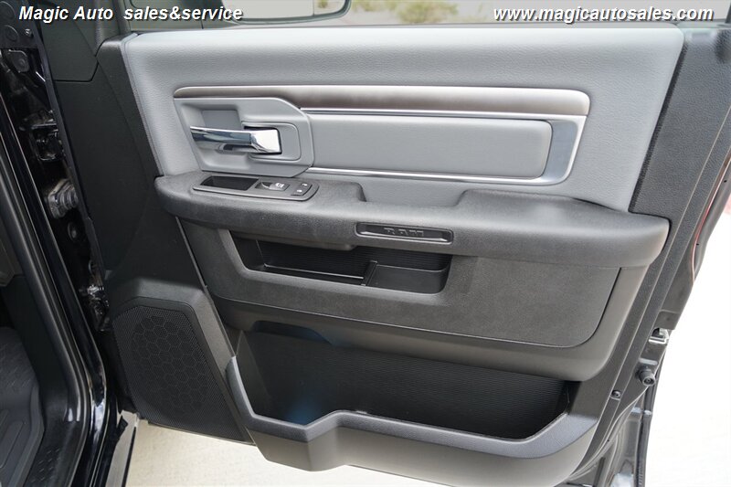 2023 Ram 1500 Classic SLT photo 18
