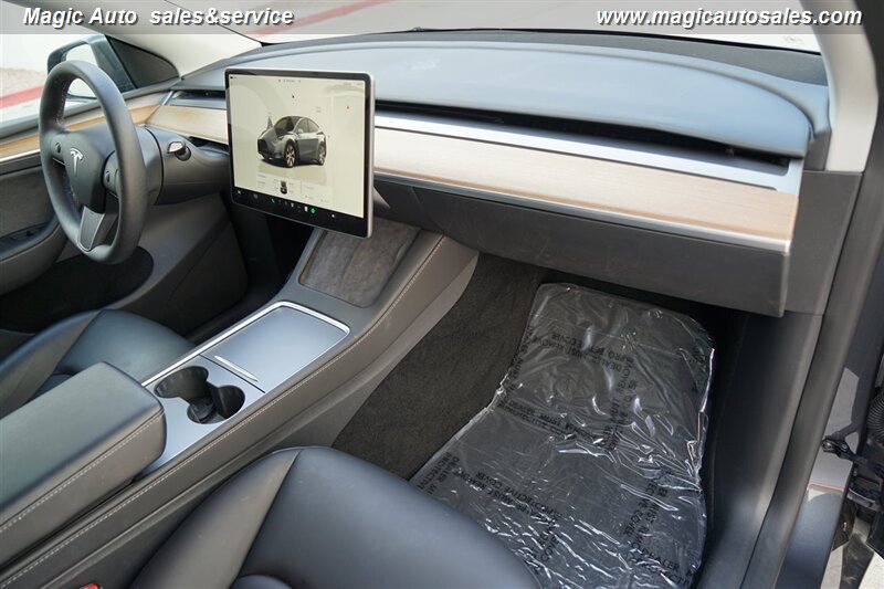 2023 Tesla Model Y Long Range photo 17