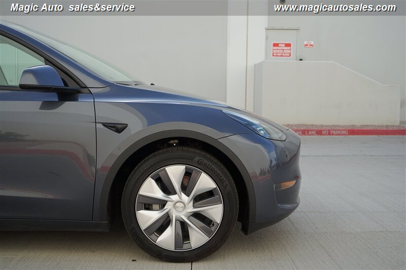 2023 Tesla Model Y Long Range photo 8