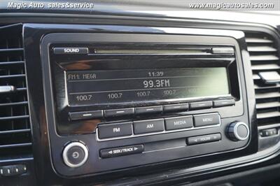 2013 Volkswagen Beetle-Classic 2.5L Entry PZEV   - Photo 21 - Phoenix, AZ 85034