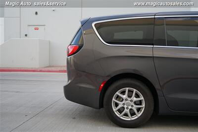 2020 Chrysler Pacifica Touring   - Photo 8 - Phoenix, AZ 85034