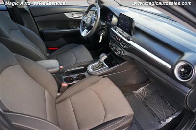 2024 Kia Forte LXS   - Photo 16 - Phoenix, AZ 85034