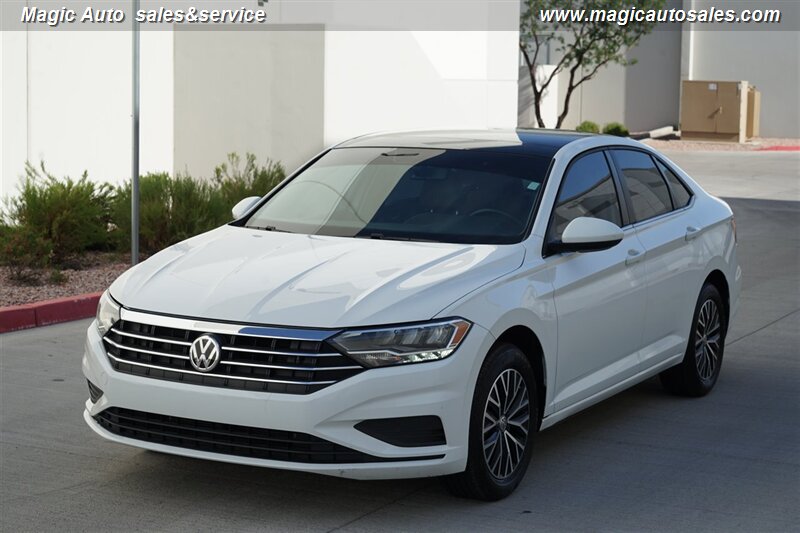 2021 Volkswagen Jetta SE - Photo 1 - Phoenix, AZ 85034
