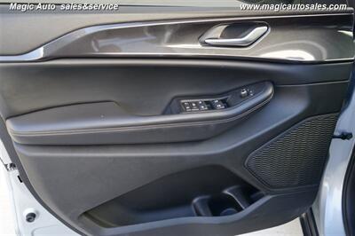 2023 Jeep Grand Cherokee L Altitude   - Photo 17 - Phoenix, AZ 85034