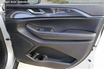 2023 Jeep Grand Cherokee L Altitude   - Photo 22 - Phoenix, AZ 85034