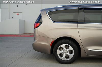 2017 Chrysler Pacifica Touring-L Plus   - Photo 11 - Phoenix, AZ 85034