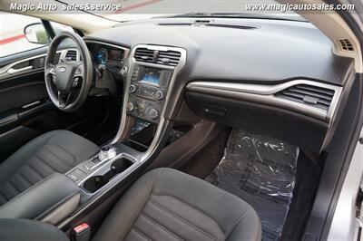 2017 Ford Fusion SE   - Photo 16 - Phoenix, AZ 85034