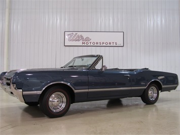 1966 Oldsmobile Cutlass Convertible-4 SPEED   - Photo 2 - Fort Wayne, IN 46804