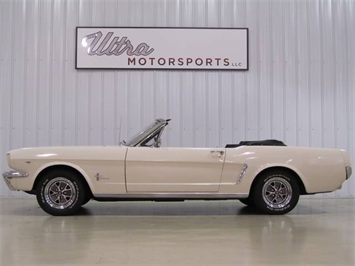 1965 Ford Mustang Convertible   - Photo 1 - Fort Wayne, IN 46804