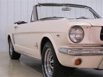 1965 Ford Mustang Convertible   - Photo 4 - Fort Wayne, IN 46804