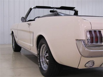 1965 Ford Mustang Convertible   - Photo 18 - Fort Wayne, IN 46804