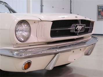 1965 Ford Mustang Convertible   - Photo 5 - Fort Wayne, IN 46804