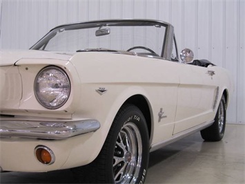 1965 Ford Mustang Convertible   - Photo 6 - Fort Wayne, IN 46804