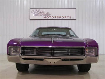 1967 Buick Riviera   - Photo 4 - Fort Wayne, IN 46804