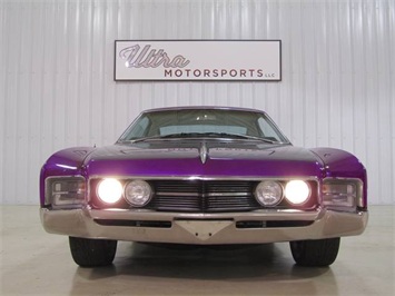 1967 Buick Riviera   - Photo 3 - Fort Wayne, IN 46804