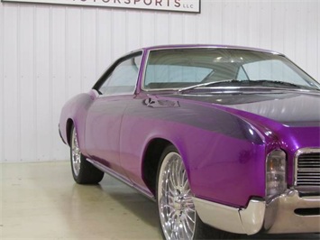 1967 Buick Riviera   - Photo 5 - Fort Wayne, IN 46804