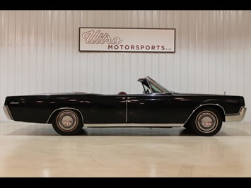 1967 Lincoln Continental Convertible   - Photo 3 - Fort Wayne, IN 46804