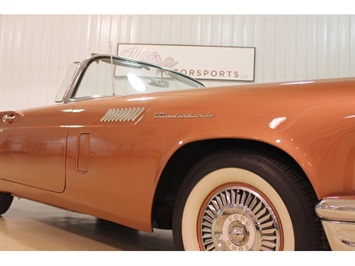 1957 Ford Thunderbird   - Photo 12 - Fort Wayne, IN 46804