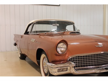 1957 Ford Thunderbird   - Photo 13 - Fort Wayne, IN 46804