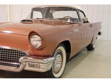 1957 Ford Thunderbird   - Photo 15 - Fort Wayne, IN 46804