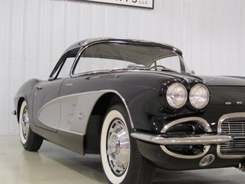 1961 Chevrolet Corvette   - Photo 4 - Fort Wayne, IN 46804