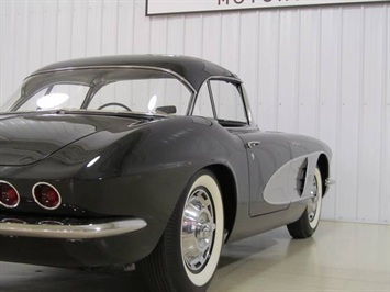 1961 Chevrolet Corvette   - Photo 10 - Fort Wayne, IN 46804