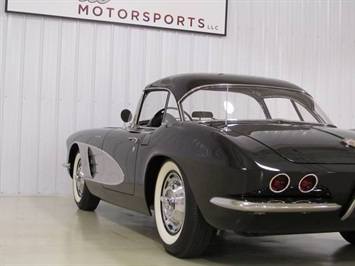 1961 Chevrolet Corvette   - Photo 9 - Fort Wayne, IN 46804