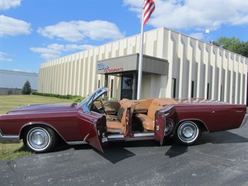 1967 Lincoln Continental   - Photo 1 - Fort Wayne, IN 46804