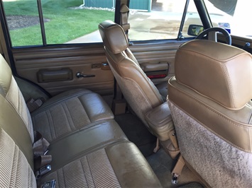 1988 Jeep Grand Wagoneer 4dr   - Photo 25 - Fort Wayne, IN 46804