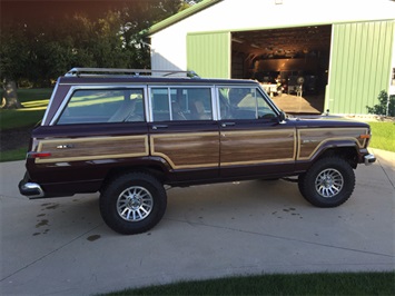 1988 Jeep Grand Wagoneer 4dr   - Photo 2 - Fort Wayne, IN 46804