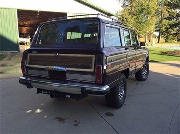 1988 Jeep Grand Wagoneer 4dr   - Photo 3 - Fort Wayne, IN 46804