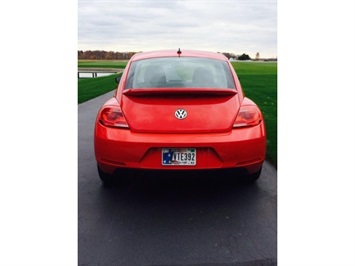 2013 Volkswagen Beetle-Classic 2.5L Entry PZEV   - Photo 8 - Fort Wayne, IN 46804