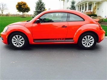 2013 Volkswagen Beetle-Classic 2.5L Entry PZEV   - Photo 1 - Fort Wayne, IN 46804