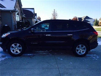 2009 Chevrolet Traverse LT   - Photo 1 - Fort Wayne, IN 46804