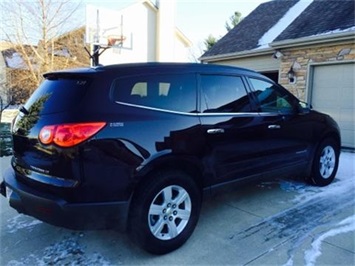 2009 Chevrolet Traverse LT   - Photo 3 - Fort Wayne, IN 46804