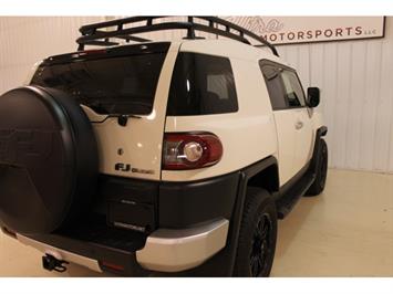 2014 Toyota FJ Cruiser   - Photo 10 - Fort Wayne, IN 46804