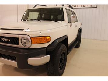 2014 Toyota FJ Cruiser   - Photo 6 - Fort Wayne, IN 46804