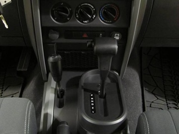 2010 Jeep Wrangler Unlimited Mountain Edition   - Photo 23 - Fort Wayne, IN 46804