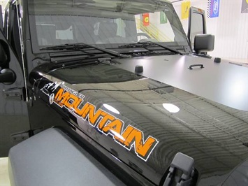 2010 Jeep Wrangler Unlimited Mountain Edition   - Photo 18 - Fort Wayne, IN 46804