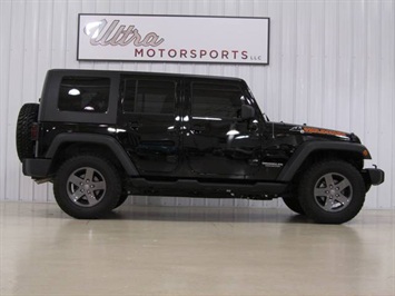 2010 Jeep Wrangler Unlimited Mountain Edition   - Photo 7 - Fort Wayne, IN 46804