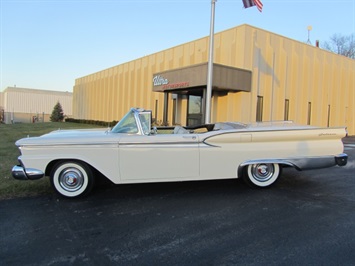 1959 Ford Fairlane 500 Skyliner   - Photo 42 - Fort Wayne, IN 46804