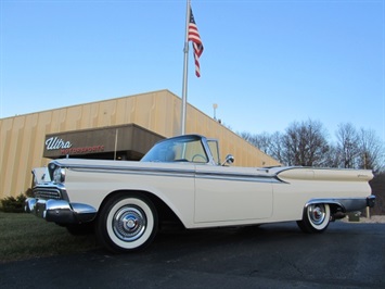 1959 Ford Fairlane 500 Skyliner   - Photo 1 - Fort Wayne, IN 46804