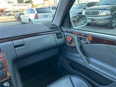 2002 Mercedes-Benz E 320   - Photo 20 - Los Angeles, CA 91306
