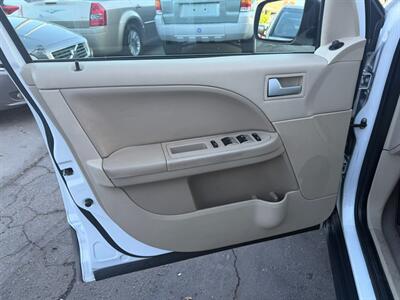 2006 Ford Freestyle SE   - Photo 15 - Los Angeles, CA 91306