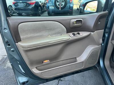 2000 Toyota Sienna CE   - Photo 15 - Los Angeles, CA 91306